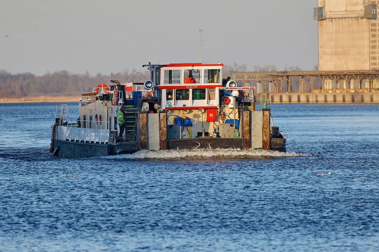 Pusher tag, river, ship